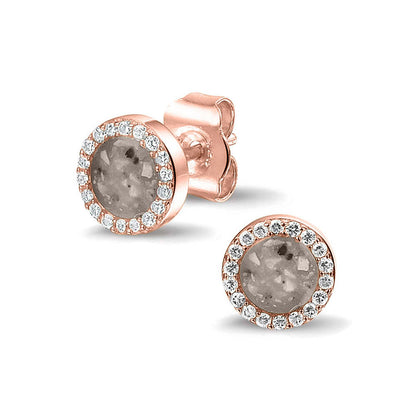 Oorstekers 8 mm rondom afgewerkt met zirkonia's zichtbaar gevuld met as of haar. Silver