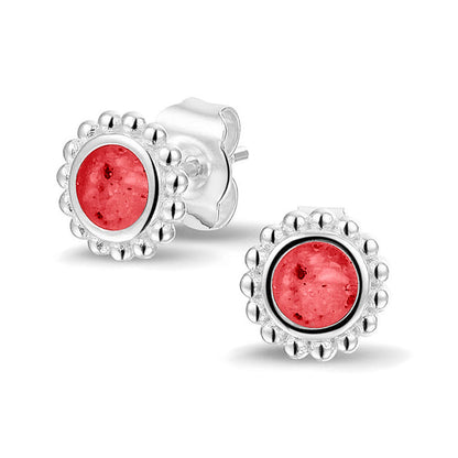 Twee stuks ronde oorstekers 8 mm zichtbaar gevuld met as of haar. Red