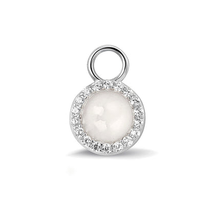 Oorhangers 17 mm lang, rondom afgewerkt met zirkonia's, aan de voorzijde zichtbaar gevuld met as of haar. White.