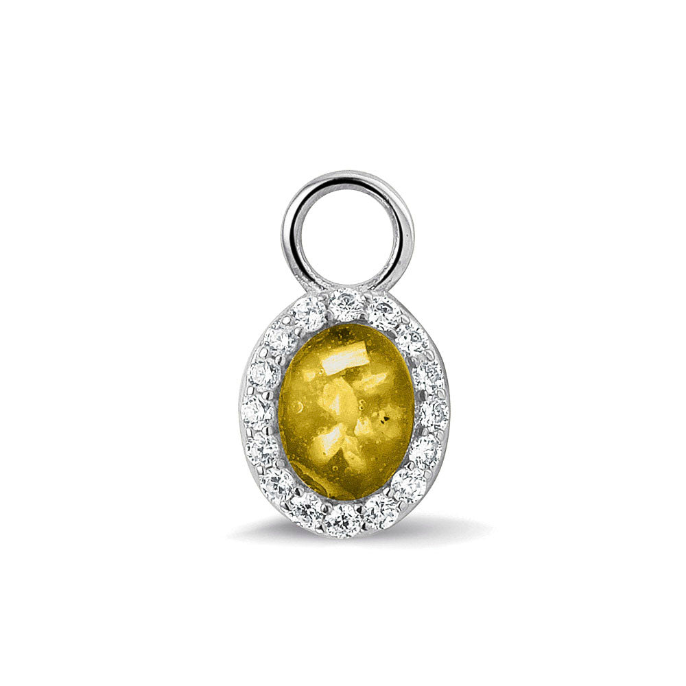 Ovaal gevormde oorhangers, 18 mm lang rondom afgewerkt met zirkonia's, aan de voorzijde zichtbaar gevuld met as of haar. Yellow