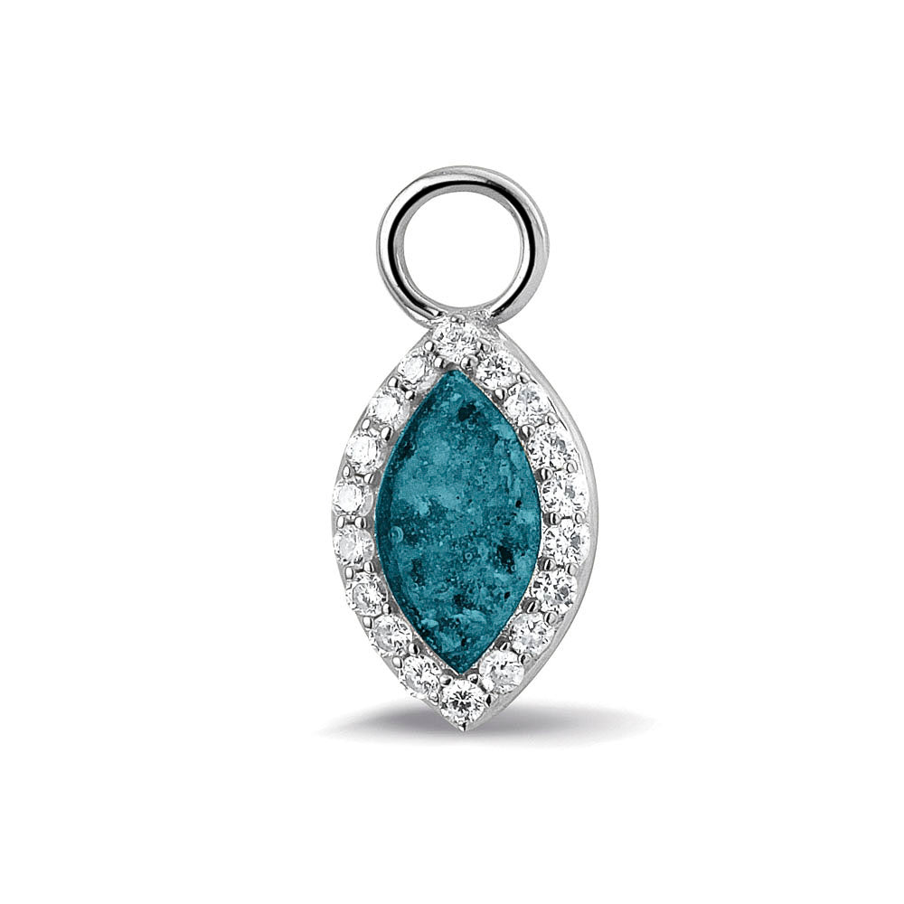Oorhangers 21 mm lang,rondom afgewerkt met zirkonia's  aan de voorzijde zichtbaar gevuld met as of haar. Turquoise