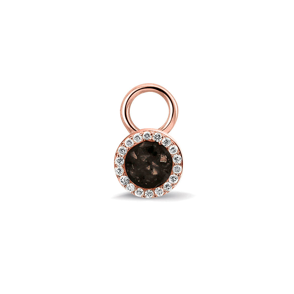 Oorhangers 8 mm diameter, rondom afgewerkt met zirkonia's, aan de voorzijde zichtbaar gevuld met as of haar. Black