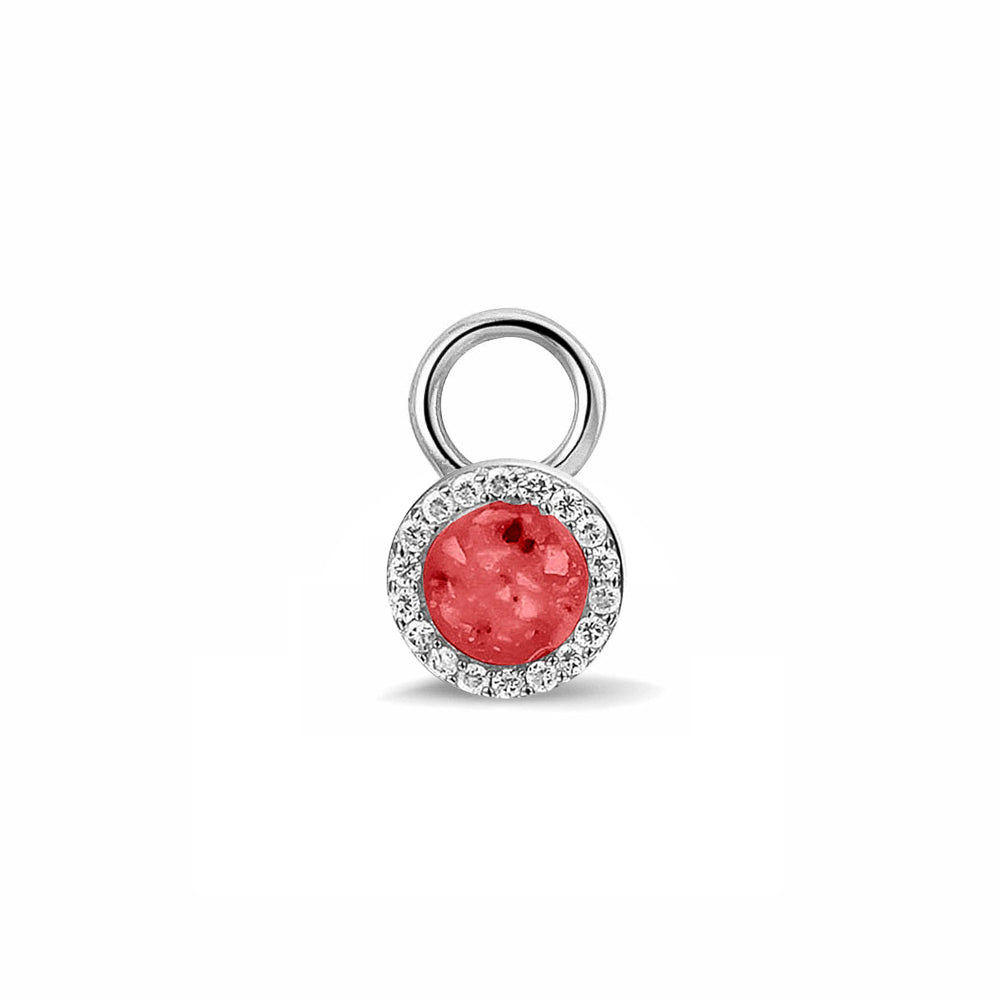 Oorhangers 8 mm diameter, rondom afgewerkt met zirkonia's, aan de voorzijde zichtbaar gevuld met as of haar. Red