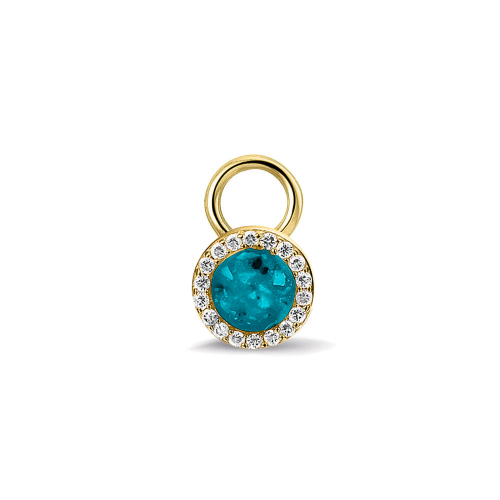 Oorhangers 8 mm diameter, rondom afgewerkt met zirkonia's, aan de voorzijde zichtbaar gevuld met as of haar. Turquoise