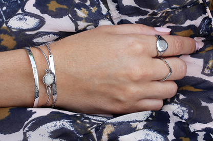 armband met gebogen plaatje voor gravure. Alle