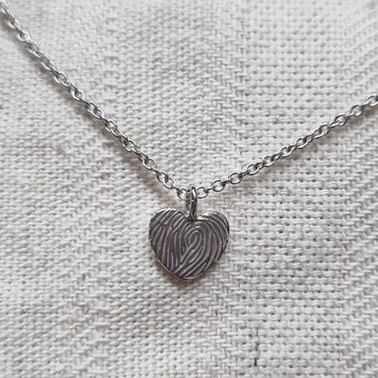 Hanger hart roségoud voorzien van een gravure uit collectie gedenksieraden. Alle