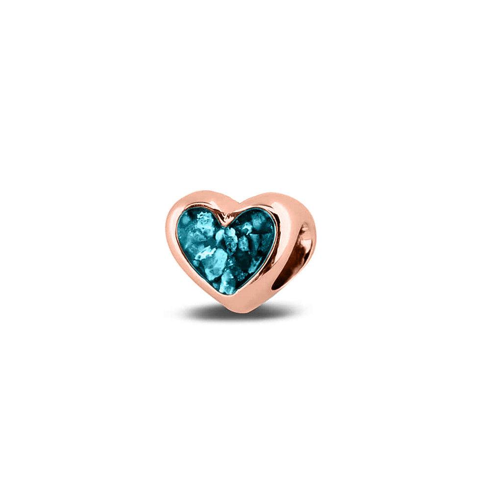 Hartvormige asbedel, aan beide zijdes zichtbaar gevuld met as of haar. Het vullen en sealen met onze speciale hars met een keuze in 20 kleuren, wordt in onze ambachtelijke edelsmederij gedaan. Turquoise