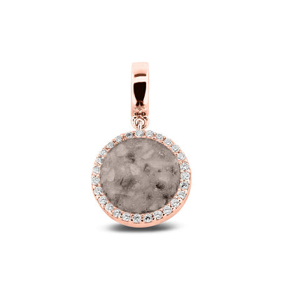 Asbedel, subtiel design rondom afgewerkt met zirkonia's  die aan de voorzijde zichtbaar gevuld wordt met as of haar met een keuze in 20 kleuren. Silver