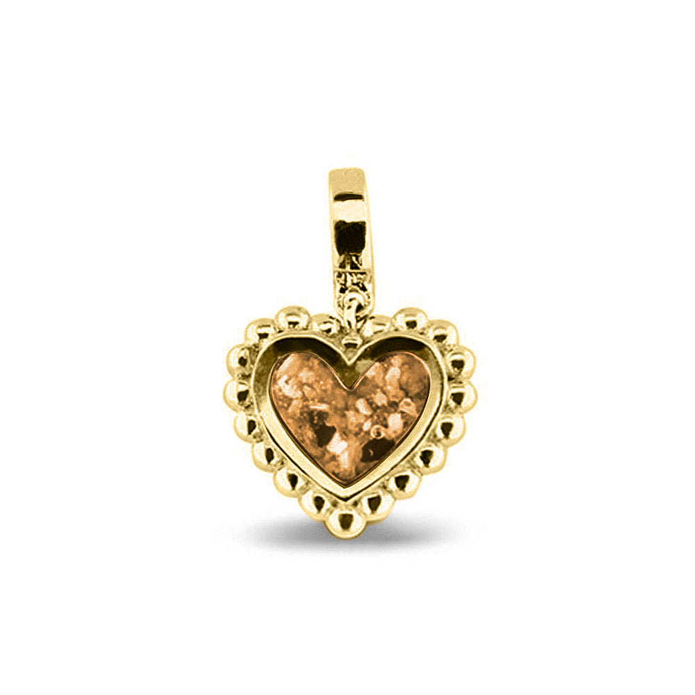 Hartvormige asbedel, die aan de voorzijde zichtbaar gevuld wordt met as of haar. Het vullen en sealen met een keuze in 20 kleuren, wordt in onze ambachtelijke edelsmederij gedaan. Gold