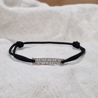 Para koord armband, met graveerplaatje aan de voorzijde. alle