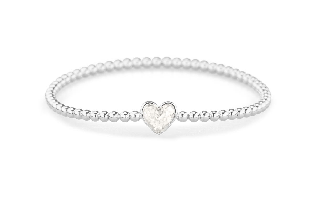 Flexibele as armband met hart als compartiment voor as of haar, gedenksieraden. White