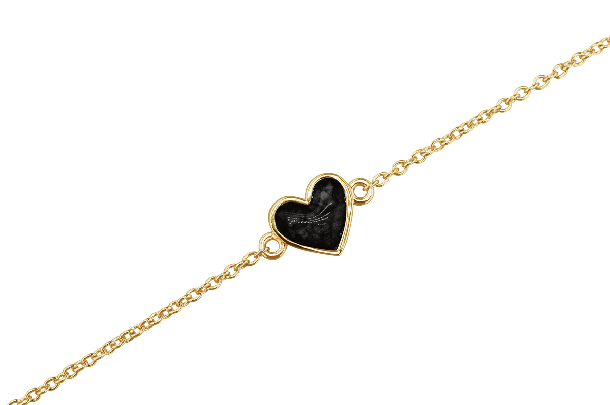 as armband met hartje als gedenksieraad. Black
