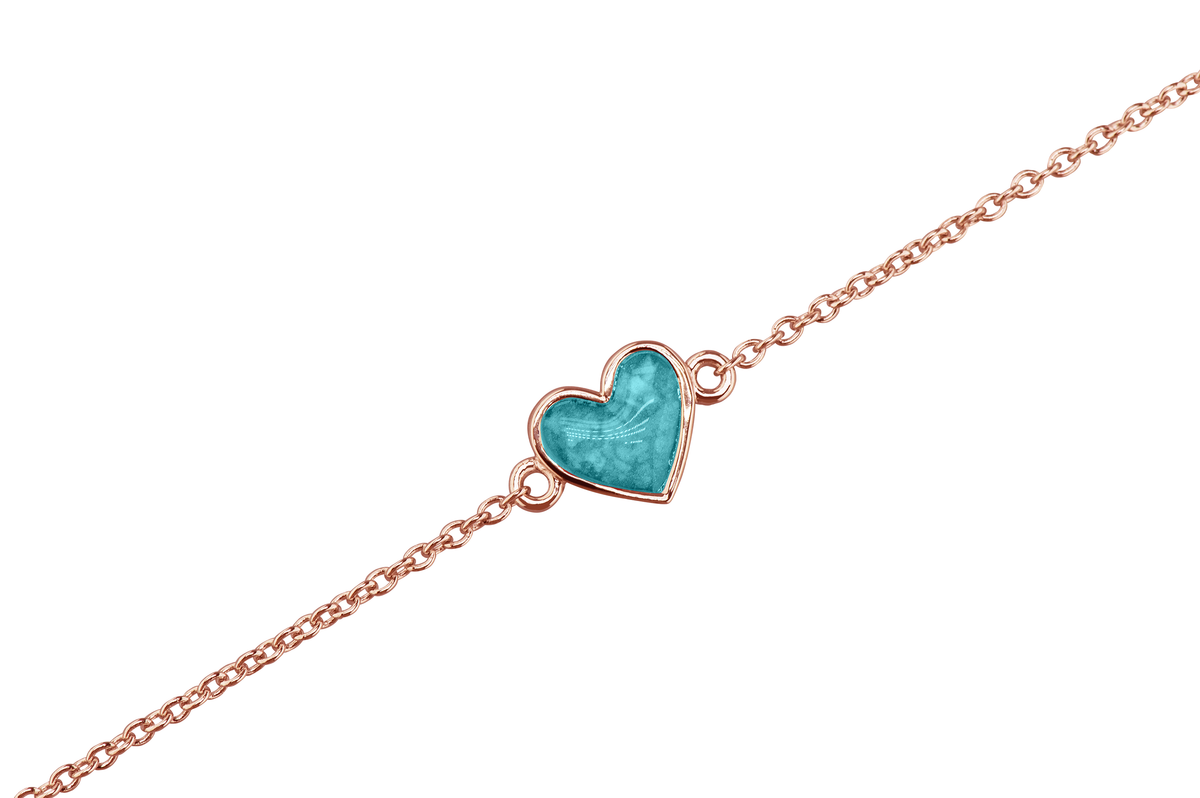 as armband met hartje als gedenksieraad. Aqua