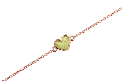 as armband met hartje als gedenksieraad. Olive