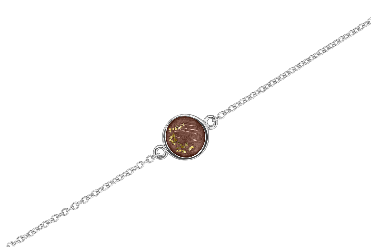 As armband met rondje als compartiment in het midden aan de voorzijde. Brown
