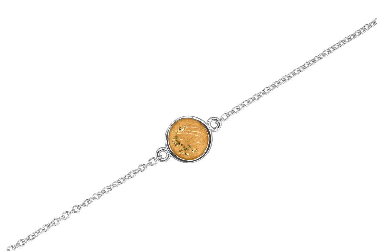 As armband met rondje als compartiment in het midden aan de voorzijde. Gold