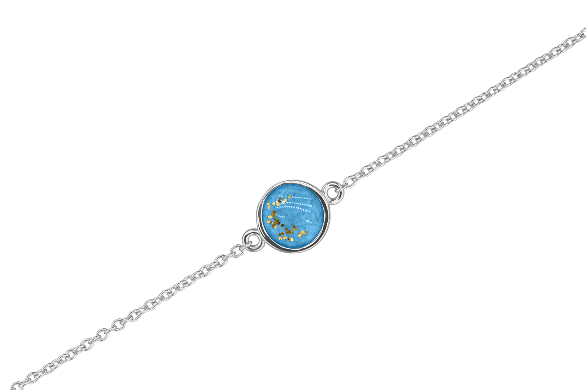 As armband met rondje als compartiment in het midden aan de voorzijde. Marine