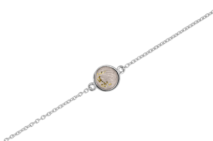 As armband met rondje als compartiment in het midden aan de voorzijde. Silver
