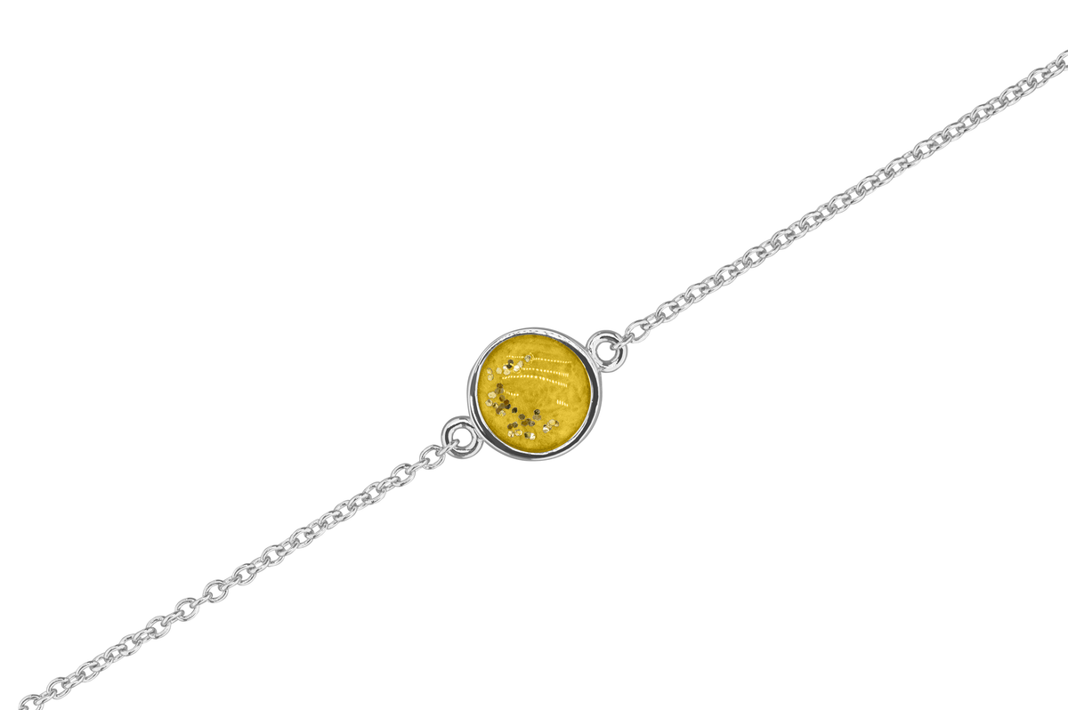 As armband met rondje als compartiment in het midden aan de voorzijde. Yellow