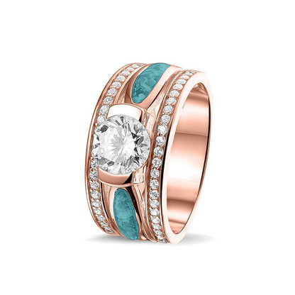 Asring 10 mm uit onze serie gedenksieraden, waar aan de bovenzijde zichtbaar as of haar verwerkt wordt in twee separate compartimenten met in het midden een zirkonia. Aqua