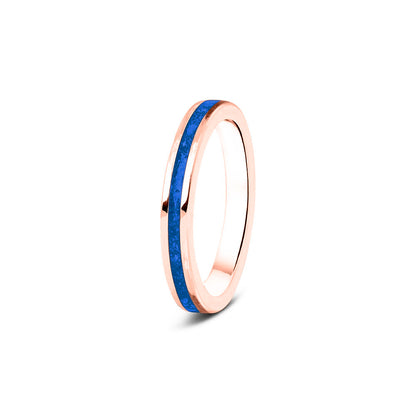 Gedenksieraad, ring 3 mm rondom zichtbaar gevuld met as of haar. Het vullen en sealen met onze speciale hars wordt in onze ambachtelijke edelsmederij gedaan. Blue