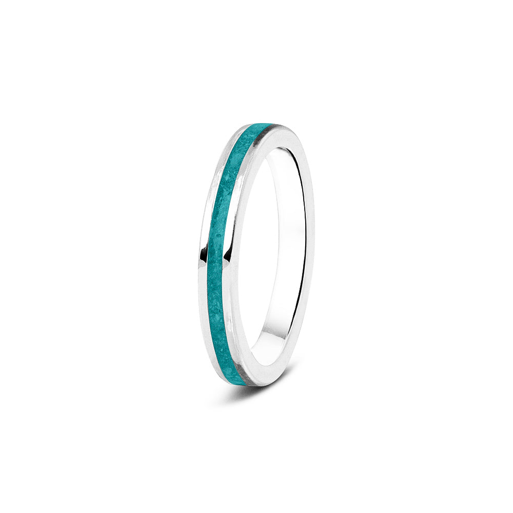 Gedenksieraad, ring 3 mm rondom zichtbaar gevuld met as of haar. Het vullen en sealen met onze speciale hars wordt in onze ambachtelijke edelsmederij gedaan. Aqua