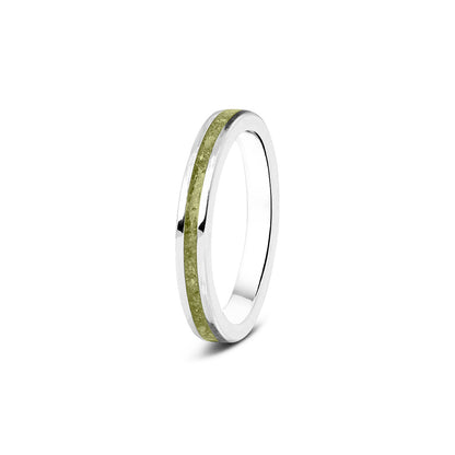 Gedenksieraad, ring 3 mm rondom zichtbaar gevuld met as of haar. Het vullen en sealen met onze speciale hars wordt in onze ambachtelijke edelsmederij gedaan. Olive