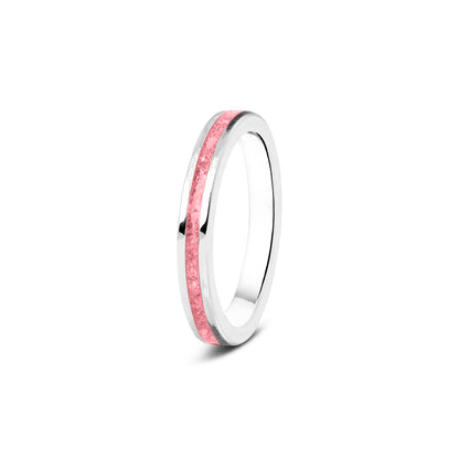 Gedenksieraad, ring 3 mm rondom zichtbaar gevuld met as of haar. Het vullen en sealen met onze speciale hars wordt in onze ambachtelijke edelsmederij gedaan. Soft