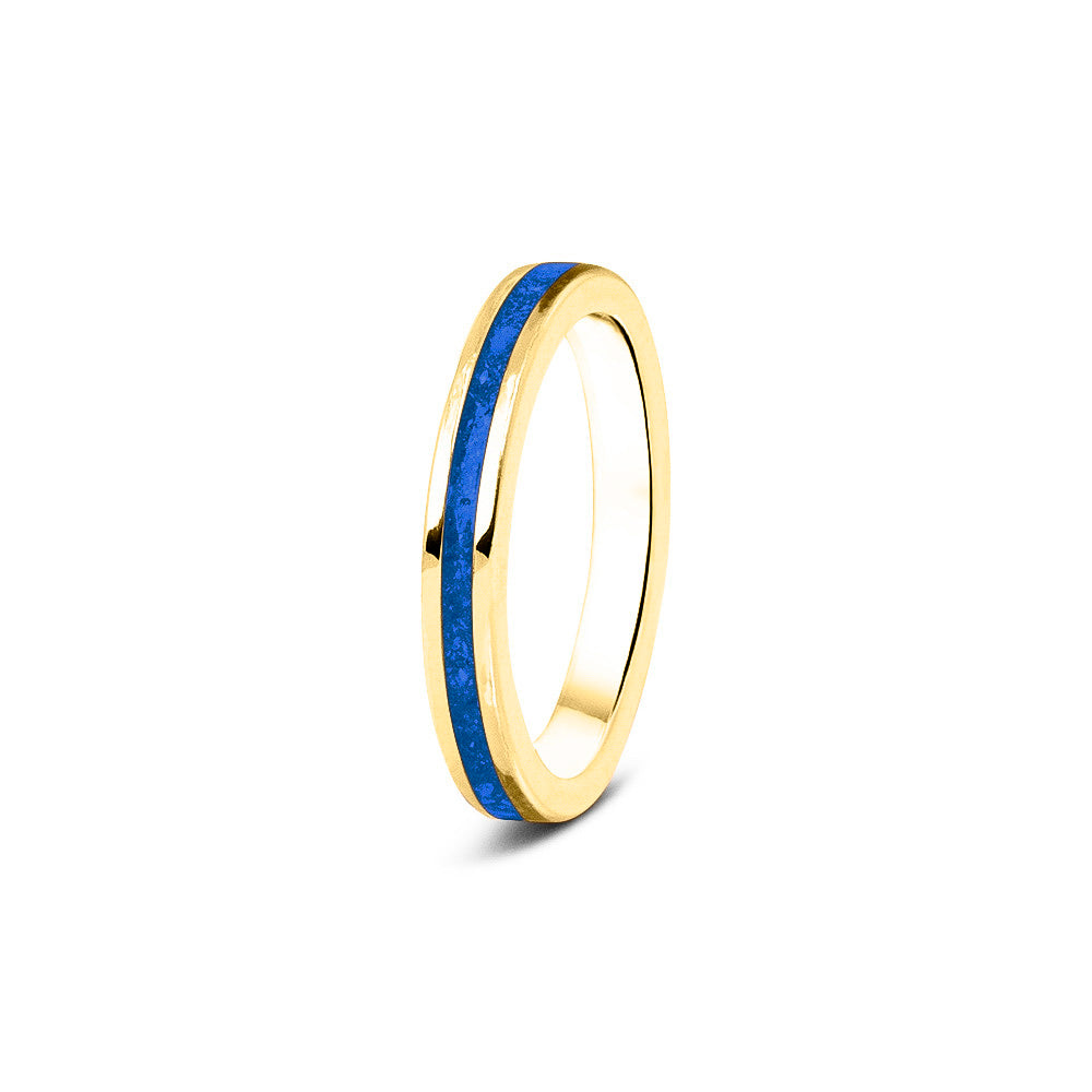 Gedenksieraad, ring 3 mm rondom zichtbaar gevuld met as of haar. Het vullen en sealen met onze speciale hars wordt in onze ambachtelijke edelsmederij gedaan. Blue
