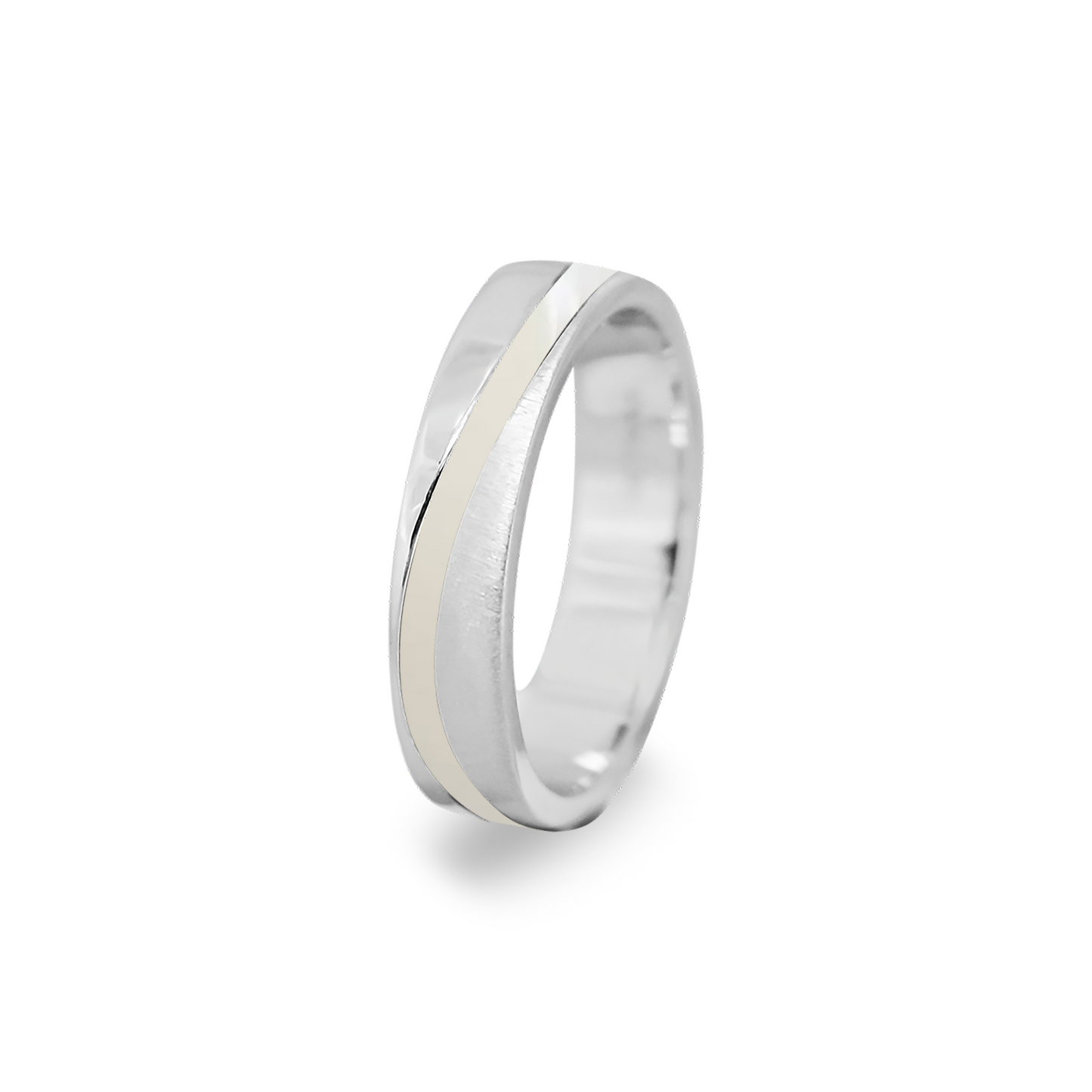 Gedenksieraad, ring  rondom zichtbaar gevuld met as of haar. Het vullen en sealen met onze speciale hars wordt in onze ambachtelijke edelsmederij gedaan. Silver