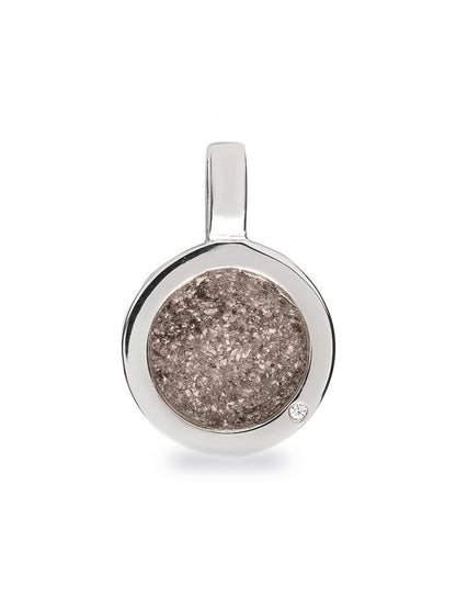 Ronde platte ashanger, gedenksieraad, waar as en haar in verwerkt wordt. Silver