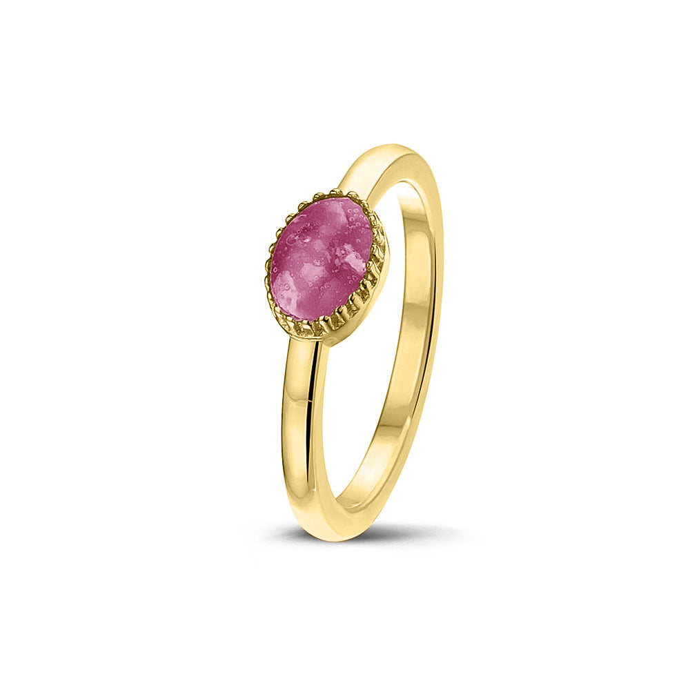 Afmeting ovaal: 8x6 mm, Ringband: 1.5 mm. Gedenksieraad, ring met een hartje er boven op , waar zichtbaar as of haar  in verwerkt wordt. Fluo