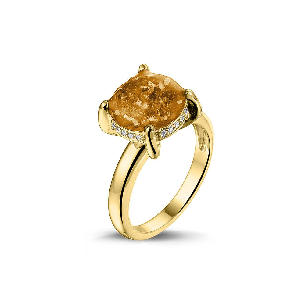Gedenksieraad, asring 3 mm waar aan de bovenzijde zichtbaar as of haar verwerkt wordt, rondom aan de zijkant gezet met zirkonia's of diamanten naar keuze. Gold
