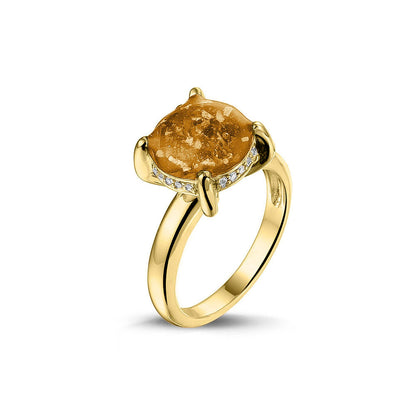 Gedenksieraad, asring 3 mm waar aan de bovenzijde zichtbaar as of haar verwerkt wordt, rondom aan de zijkant gezet met zirkonia's of diamanten naar keuze. Gold