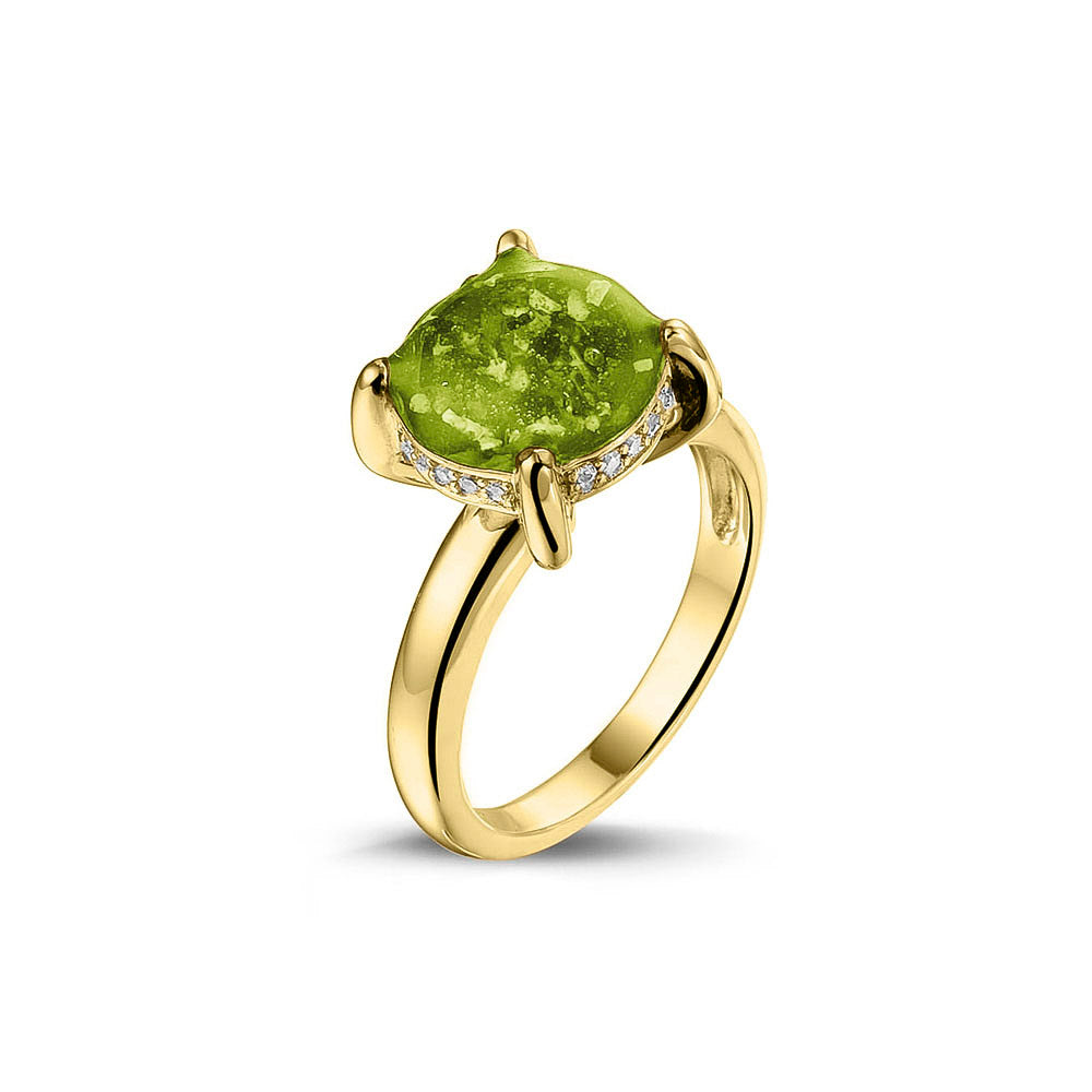 Gedenksieraad, asring 3 mm waar aan de bovenzijde zichtbaar as of haar verwerkt wordt, rondom aan de zijkant gezet met zirkonia's of diamanten naar keuze. Green
